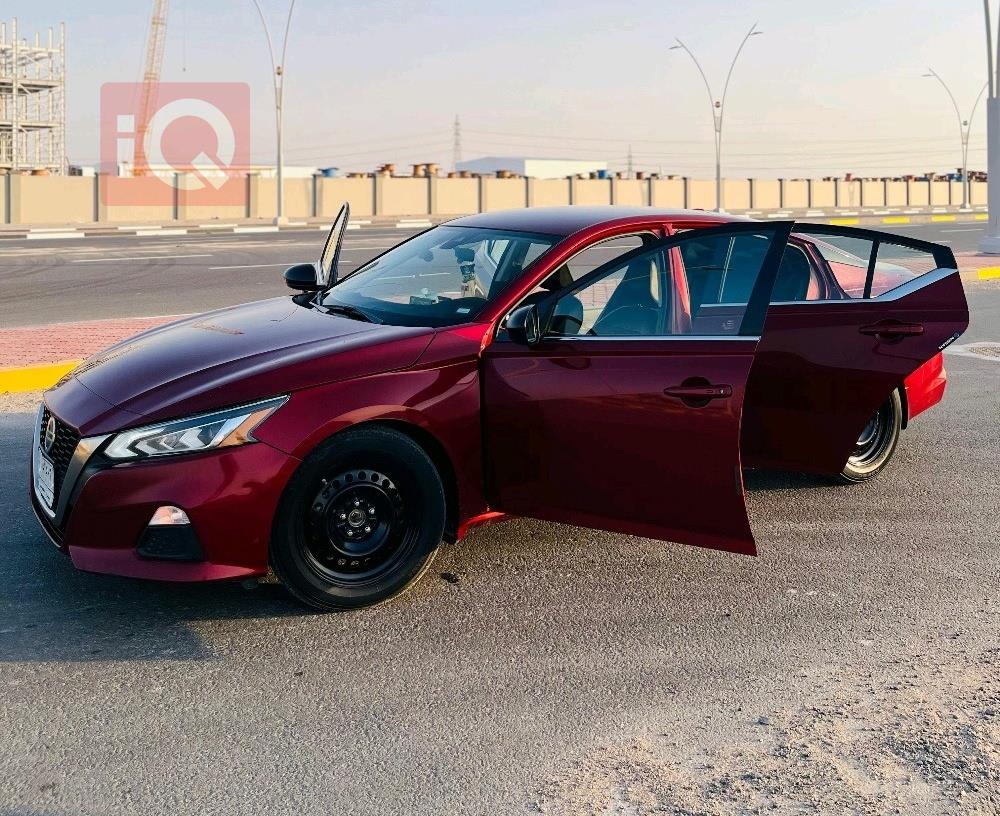 نیسان ئەلتیما